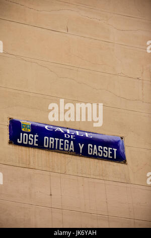 Spanien, Madrid, Salamanca Gegend registrieren für Calle de Jose Ortega y Gasset, Madrid exklusive Einkaufsstraße Stockfoto