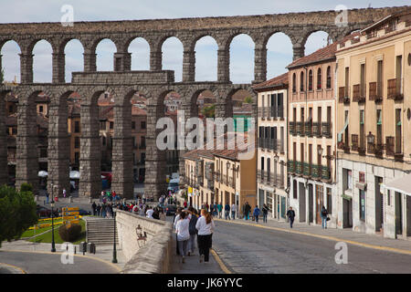 Spanien, Castilla y Leon Region, Provinz Segovia, Segovia, El Acueducto, römische Aquädukt in Richtung Plaza De La Artilleria Stockfoto