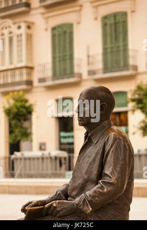 Spanien, Andalusien, Provinz Malaga, Malaga, Statue von Pablo Picasso, Künstler, Plaza De La Merced Stockfoto