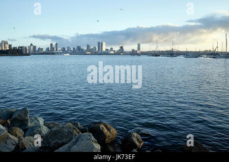 Blick über Coronado Bay als am frühen Morgen Südkalifornien Sonne wärmt San Diego Stockfoto