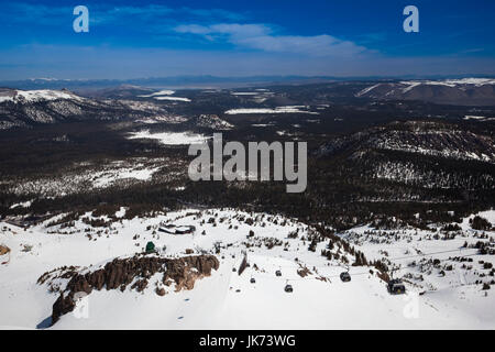 USA, California, Sierra Nevada Ostregion, Mammoth Lakes, Mammoth Mountain Ski Area, Ansicht von oben der Sierra Stockfoto