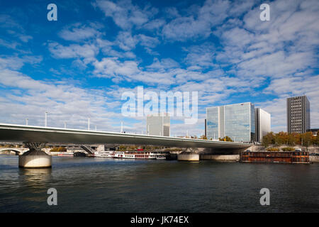 Frankreich, Paris, Seineufer, Bauten auf dem Quai De La Rapee, und die Brücke Pont Charles De Gaulle Stockfoto