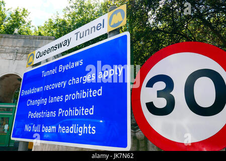 Schild am Eingang zum Queensway Tunnel mit Liverpool Birkenhead unter den Fluss Mersey Juli 1934 eröffnet Stockfoto