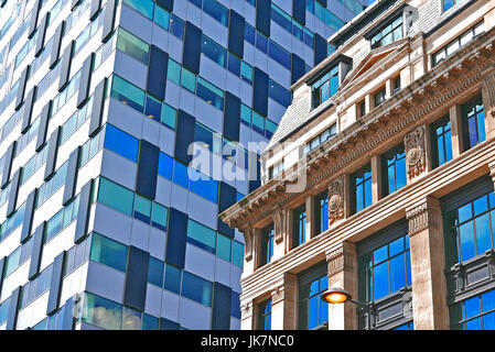 Das alte und das neue. Yorkshire-Haus neben der modernen zwanzig, Chapel Street, Liverpool, UK Stockfoto