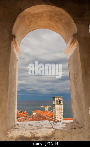 Blick vom Stadtturm aus die Euphrasius-Basilika in Porec, Istrien. Kroatien Stockfoto