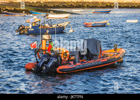 Boote am Fluss Douro-Mündung in Foz Douro Bezirk von Porto Stadt, zweitgrößte Stadt in Portugal Stockfoto