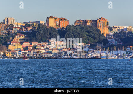 Douro Fluss Marine in Vila Nova De Gaia gesehen von Foz Douro Bezirk von Porto Stadt, zweitgrößte Stadt in Portugal Stockfoto