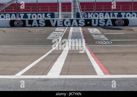 Las Vegas - ca. Juli 2017: Start beenden Linie auf dem Las Vegas Motor Speedway. LVMS beherbergt NASCAR und NHRA Veranstaltungen einschließlich der Pennzoil 400 III Stockfoto