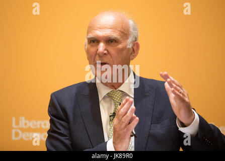 Vince Cable spricht, erklärte der neue Führer der Liberalen Partei nach dem Rücktritt von Tim Farron Stockfoto