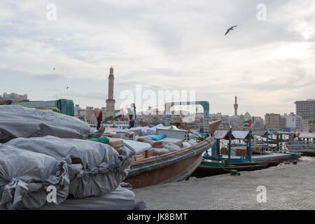 DUBAI - ca. Januar 2017: Den berühmten Dubai Creek, einem historischen Kanal in Deira, dem alten Teil der Stadt Stockfoto