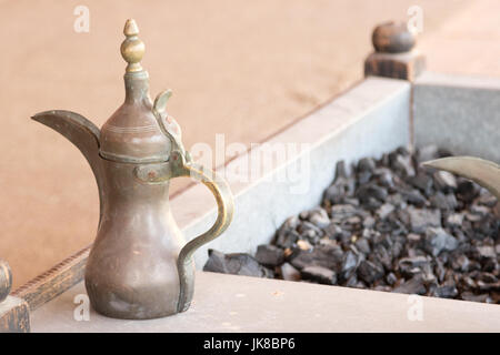 Couchtisch-Detail in einem typisch arabisches Zelt Stockfoto