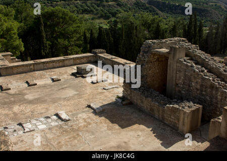 Der Palast von Knossos wurde das zeremonielle und politische Zentrum der minoischen Zivilisation und Kultur. Hier sind Treppen ausgegraben worden. Stockfoto