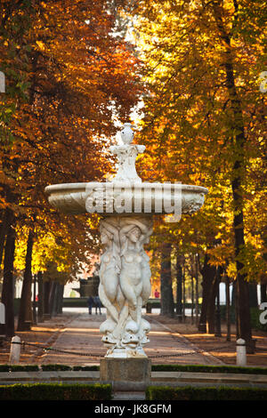 Spanien, Madrid, Parque del Buen Retiro park, Brunnen, fallen Stockfoto