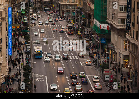 Spanien, Madrid, Centro Bereich erhöhten Blick auf die Gran Via, am späten Nachmittag Stockfoto