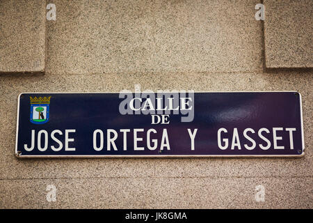 Spanien, Madrid, Salamanca Gegend registrieren für Calle de Jose Ortega y Gasset, Madrid exklusive Einkaufsstraße Stockfoto