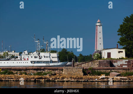 Russland, Sankt Petersburg, Kronshtadt, Zar Peter die Marine Größen Festungsstadt Petrowski Hafen, Schiffe Stockfoto