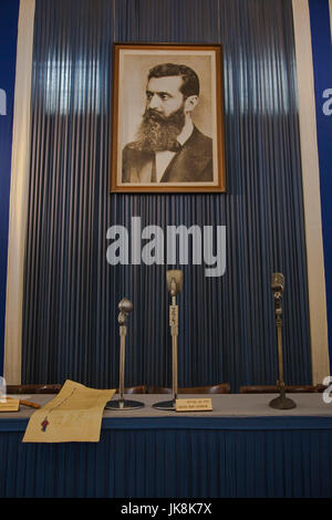 Israel, Tel Aviv, Independence Hall, Porträt von Theodore Herzl und Website der israelischen Unabhängigkeitserklärung am 14. Mai 1948 Stockfoto