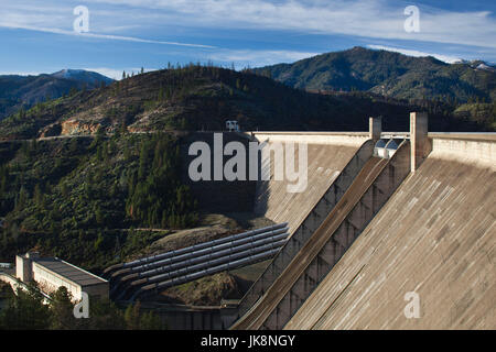 USA, California, Nordkalifornien, nördlichen Berge, Gipfel Stadt, Shasta Dam, Shasta Lake Stockfoto