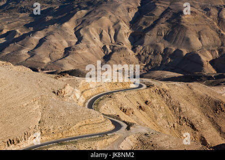 Jordan, Kings Highway, Wadi Mujib, Autobahn durch das Wadi Mujib Damm Stockfoto