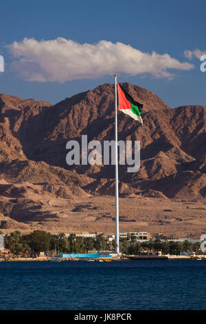 Aqaba, Jordanien-Stadtansicht aus dem Roten Meer, am späten Nachmittag Stockfoto