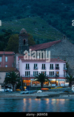 Frankreich, Languedoc-Roussillon, Pyrenäen-Orientales Abteilung, Vermillion Küstenlandschaften, Collioure, Stadt am Wasser, Sonnenuntergang Stockfoto