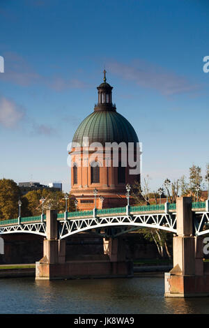 Frankreich, Region Midi-Pyrénées, Departement Haute-Garonne, Toulouse, Kuppel des Hopital De La Grave und der Brücke Pont St-Pierre, morgen Stockfoto