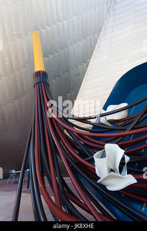 USA, Colorado, Denver, Denver Art Museum, The Big Sweep, Skulptur von Claes Oldenburg und Coosje van Bruggen Stockfoto