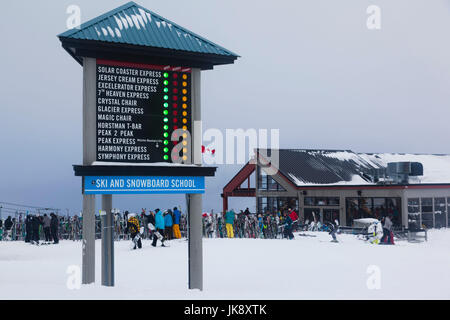 Peak 2 Peak Gondola zwischen Whistler und Blackcomb Mountains, Whistler, Britisch-Kolumbien, Kanada Rendezvous Blackcomb Mountain Lodge Stockfoto