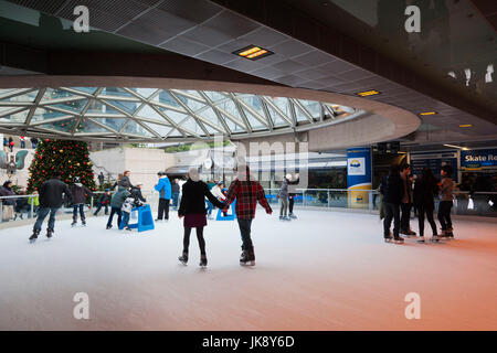 Kanada, British Columbia, Vancouver, Robson Square, skating, Bewegungsunschärfe, NR Stockfoto