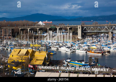 Kanada, British Columbia, Vancouver, erhöhten Blick auf Gebäude von Granville Island Stockfoto