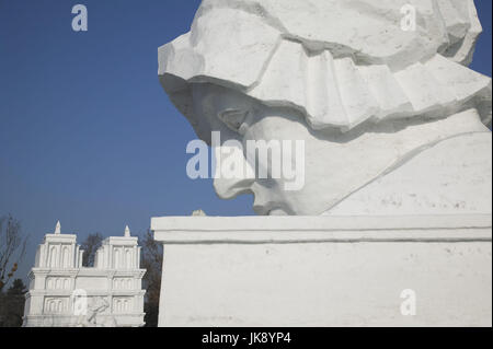 China, Heilongjiang, Harbin, Schnee-Und Eisskulpturen Festival, Kathedrale Notre-Dame, Kunstwerk, Schneeskulptur, Stockfoto