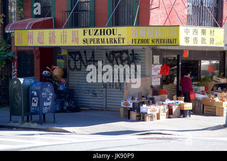 Chinesischen Supermarkt an einer Ecke in Chinatown Manhattan, New York, NY, USA. Stockfoto