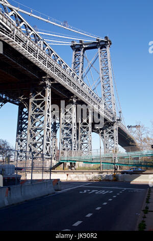 Unter die Williamsburg Bridge in Manhattan, New York, NY, USA im Jahr 2013. Stockfoto