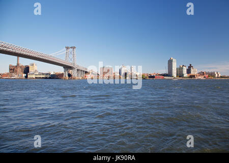 Unter die Williamsburg Bridge in Manhattan, New York, NY, USA im Jahr 2013. Stockfoto