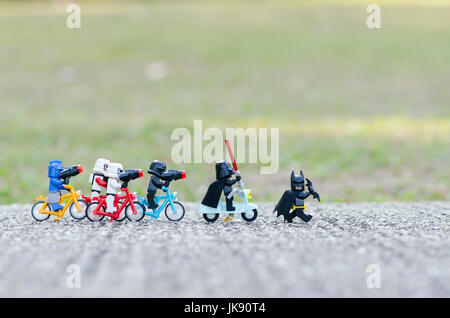 LEGO Darth Vader und Clone Troopers Jagd nach batman Stockfoto