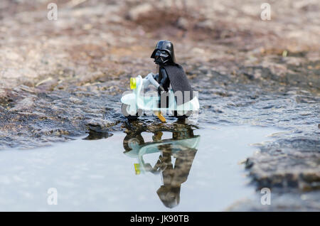 LEGO Darth Vader Reiten scooter Stockfoto