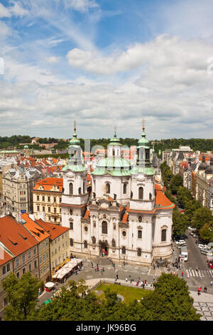 Prag, Tschechische Republik - 30. Juni 2013: Ansicht von Sankt Nikolaus Kathedrale - Barockkirche erbaut 1704-1755 auf dem Altstädter Ring. Stockfoto