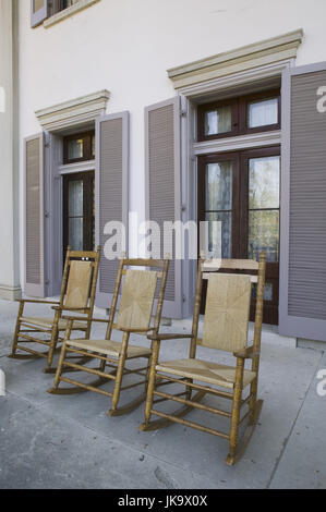 USA, Tennessee, Nashville, "Belle Meade Plantation", Museum, Veranda, Schaukelstühle Stockfoto