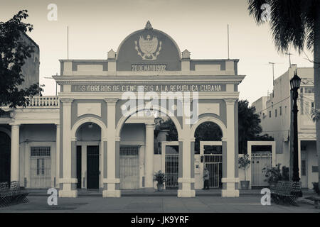 Kuba, Cienfuegos Provinz, Cienfuegos, Parque Jose Marti, Arco de Triunfo Bogen, morgen Stockfoto