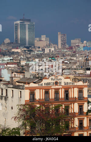 Kuba, Havanna, Centro Habana, erhöhten Blick auf die Partagas Zigarre-Fabrik Stockfoto