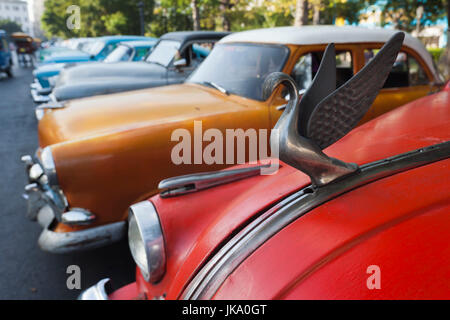 Kuba, Havanna, Centro Habana, Parque De La Fraternidad, alte 1950er-Jahre-Ära US Cars Stockfoto