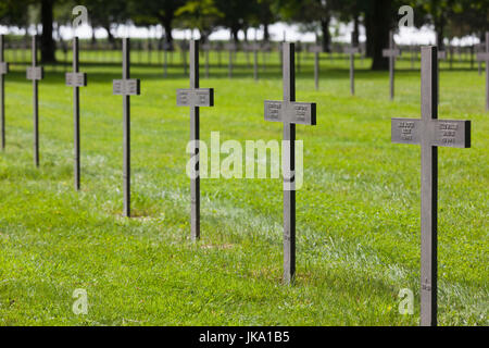 Frankreich, Region Nord-Pas de Calais, Pas-De-Calais-Abteilung, Neuville Saint-Vaast, World War ein Deutscher Soldatenfriedhof, Christian kreuzt Stockfoto