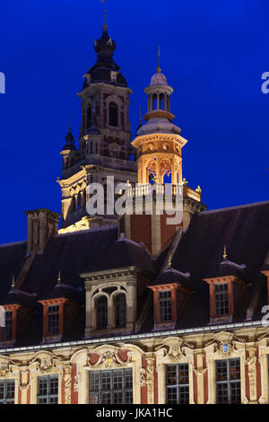 Frankreich, Region Nord-Pas de Calais, Nord-Abteilung, Französisch-Flandern-Bereich, Lille, Detail der Vielle Börse, alte Börse, Dämmerung Stockfoto