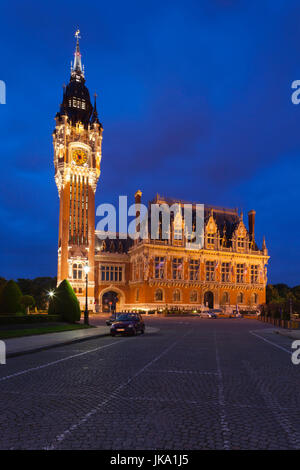 Frankreich, Region Nord-Pas de Calais, Pas-De-Calais-Abteilung, Calais, Rathaus, Dämmerung Stockfoto