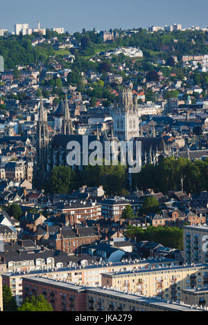 Frankreich, Normandie, Seine-Maritime Abteilung, Rouen, erhöhte Stadtansicht mit Kirche Eglise St-Ouen, morgen Stockfoto