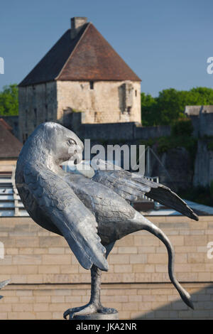 Frankreich, Normandie, Calvados Abteilung, Caen, Chateau de Guillaume le Conquerant, Schloss von William der Eroberer, Vogel-Statue auf dem Museum der schönen Künste Stockfoto