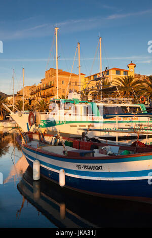 Frankreich, Korsika, Departement Corse-du-Sud, Korsika South Coast Region, Propriano, Stadt Marina, Sonnenuntergang Stockfoto