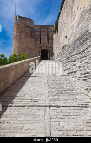 Frankreich, Korsika, Departement Corse-du-Sud, Korsika South Coast Region, Bonifacio, Zitadelle Eingang, Porte de Gens Stockfoto