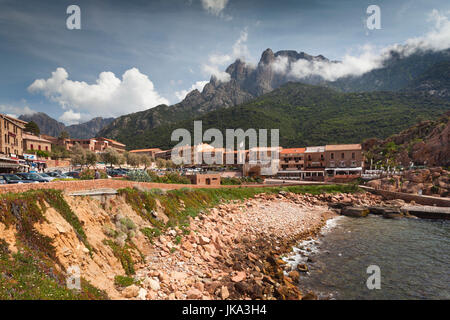 Frankreich, Korsika, Departement Corse-du-Sud, Calanche Region, Porto, Blick auf die Stadt Stockfoto