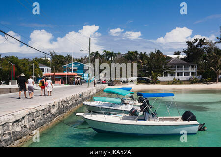 Bahamas, Eleuthera Insel, Harbour Island, Dunmore Town, Hafenblick Stockfoto